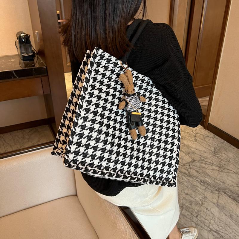 Large Capacity Tote Bag New Style Commuter Mother Bag Female Ins High School Student Shoulder Bag Female Summer