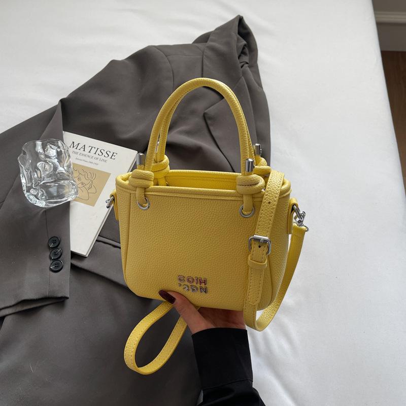 

New foreign trade dopamine fresh and fashionable portable bucket bag light luxury shoulder messenger bag female versatile 18*8*14