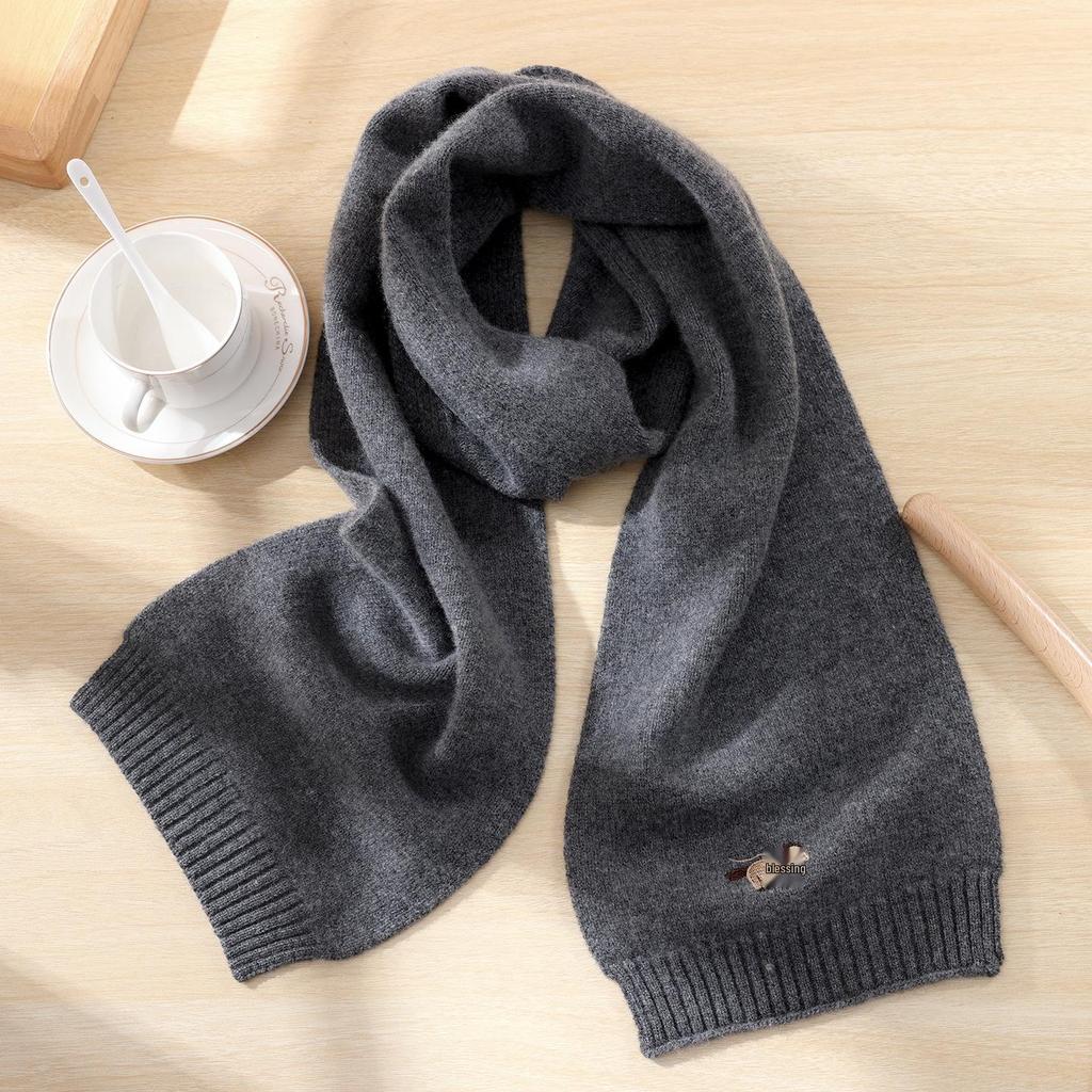 Men's and Girls' Cold-Proof Embroidered Knit Scarf: Fashionable, Versatile, and Warm with Cute Puppy Design for Autumn/Winter.