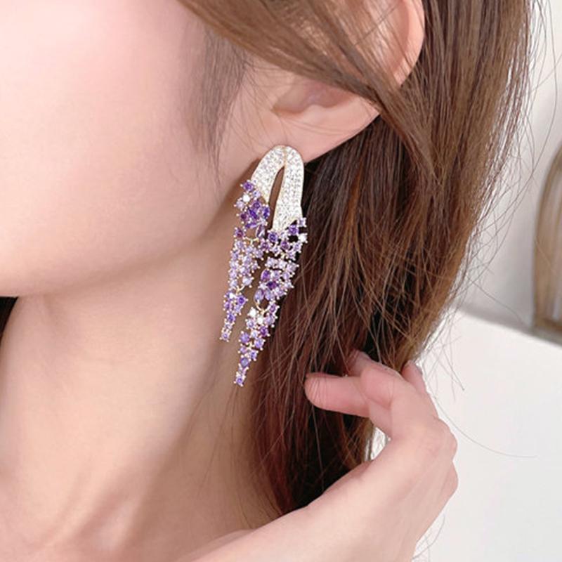 Retro Palace Attire Exaggerates Atmospheric Earrings Elegant Temperament, Dinner Dress Paired With Long Earrings