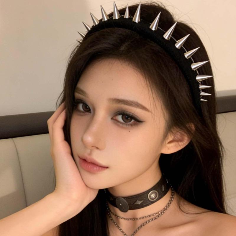 Fascia Nera Larga Borchiata Punk Rock per Dimagrire il Viso Fascia per Capelli Sottocultura Edgy Y2K Moda Alternativa Accessori per Capelli per Donne