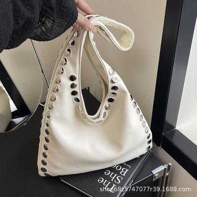 New Retro Studded One-shoulder Armpit Bag Women's Fashion Oil Wax Leather Large Capacity Niche Portable Tote Bag Trend
