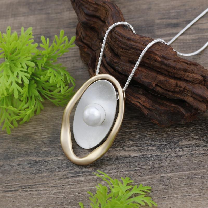 New hollow brushed geometric oval long pendant, women's simple and advanced irregular oval long necklace