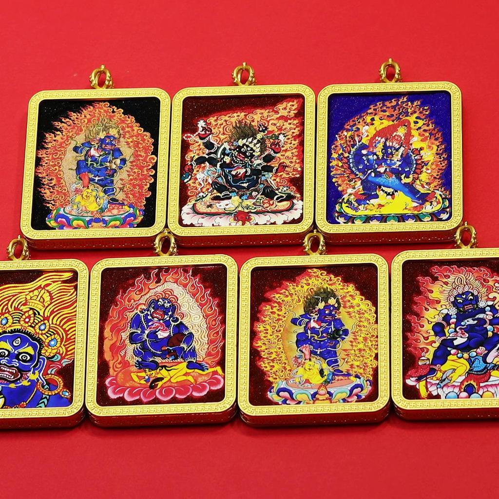 Schwarzer Dzambala Sechsarmiger Mahakala Thangka Anhänger mit Fünf Reichtumsgöttern und Ga'u Box Kette