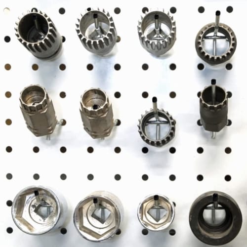 156 Perforated Board Hooks, Punching Board Hooks, 25mm Hole Pitch, Dedicated T-Hooks, Mesh Hooks, Plastic Box Included, Hanging Rack, Fixing Hardware,