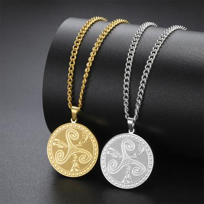 Vintage náhrdelník Tři měsíční bohyně z nerezové oceli Kulatý symbol triskelionu Choker pro ženy Muže Modlitební amulet Šperky