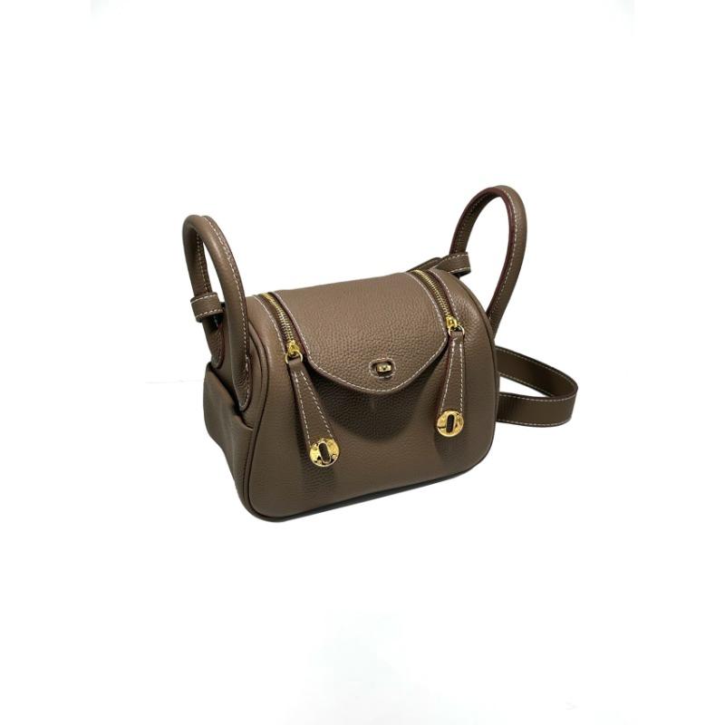 New spring and summer casual fashion messenger bag women's hand leather women's bag shoulder medicine bag