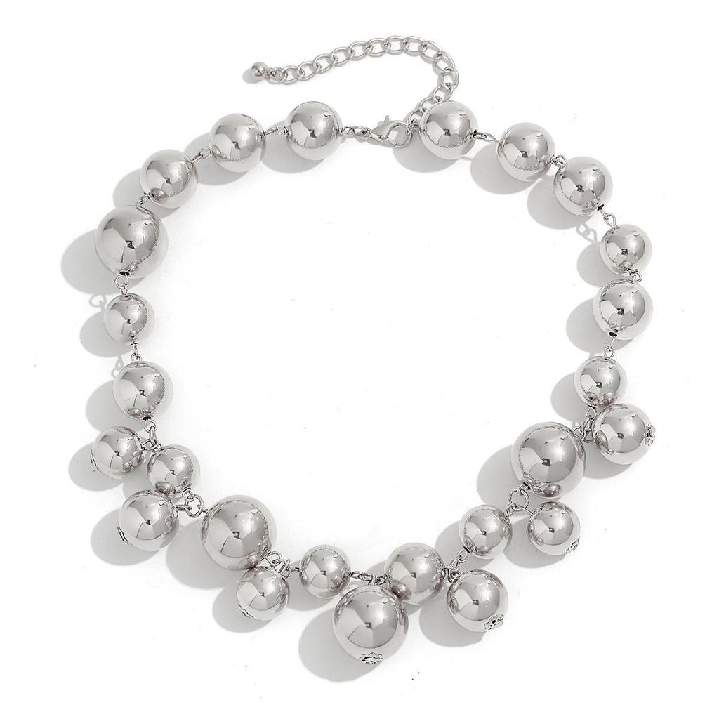 European-American Punk Choker: Oversized Bead, Imitation Pearl Necklace for Women.