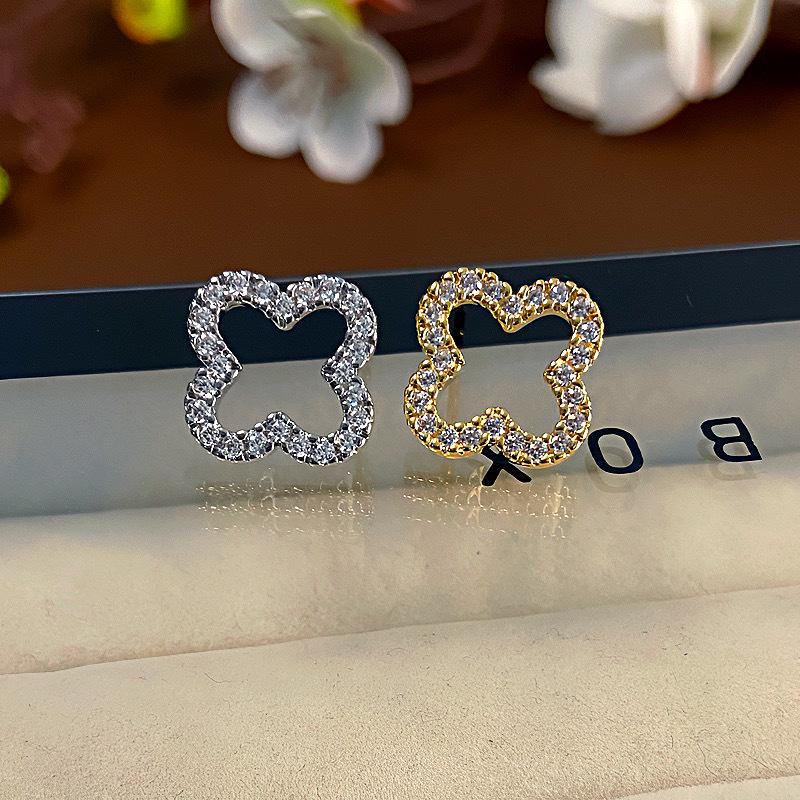 Diamond Inlaid Silver Four-Leaf Clover Hollow Stud Earrings - Elegant & Versatile Fashion Accessories for Women