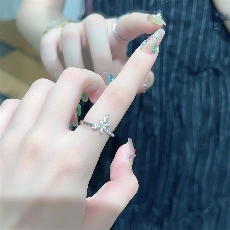 Elegant Winter Floral Women's Ring – Simple, Versatile, Non-Fading Index Finger Accessory
