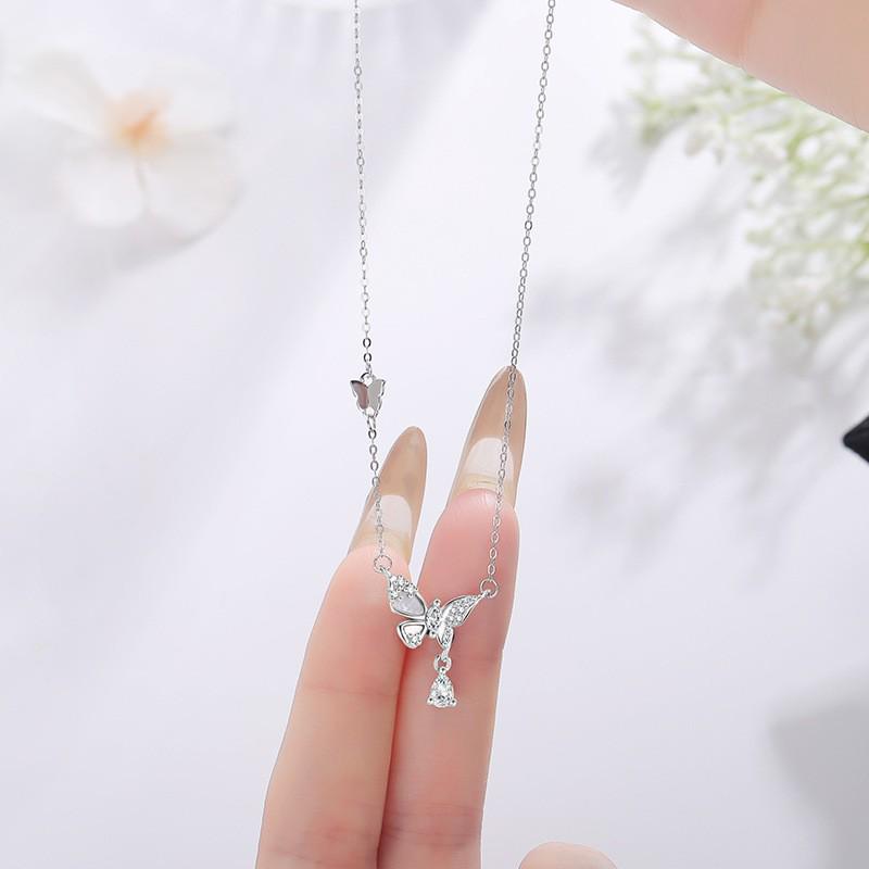 Luminous Butterfly Mother-of-Pearl Zircon Choker: Elegant Women's Necklace