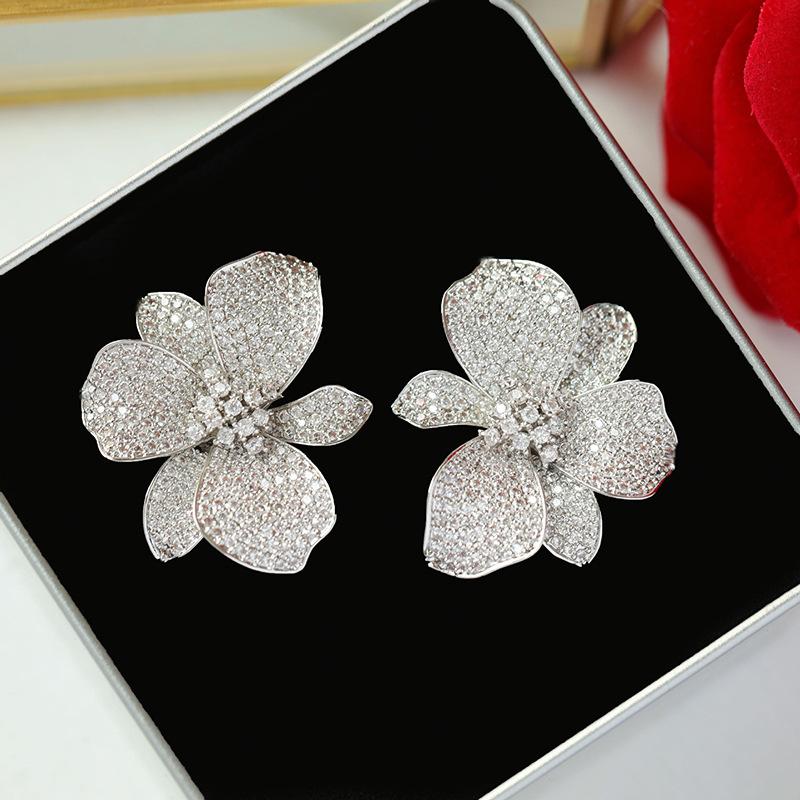 Glossy high luxury flower stud earrings for women, micro-diamond lily flower jewelry, exaggerated dress fashion accessories