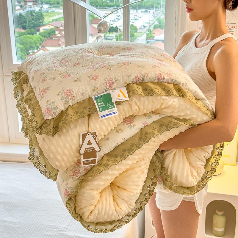 Thickened Winter Flannel Fleece Quilt - Warm Comforter for Single Dormitory, Autumn & Winter Use.