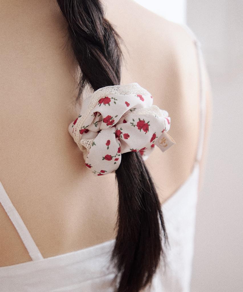 Gocori Rose Lace Scrunchie