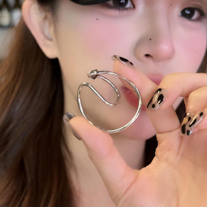 Elegante Clip-Ohrringe für Damen: Europäischer & Amerikanischer Stil, Persönlich Vielseitig, Kein Durchstechen Nötig, Hochwertiger Schicker Ohrschmuck