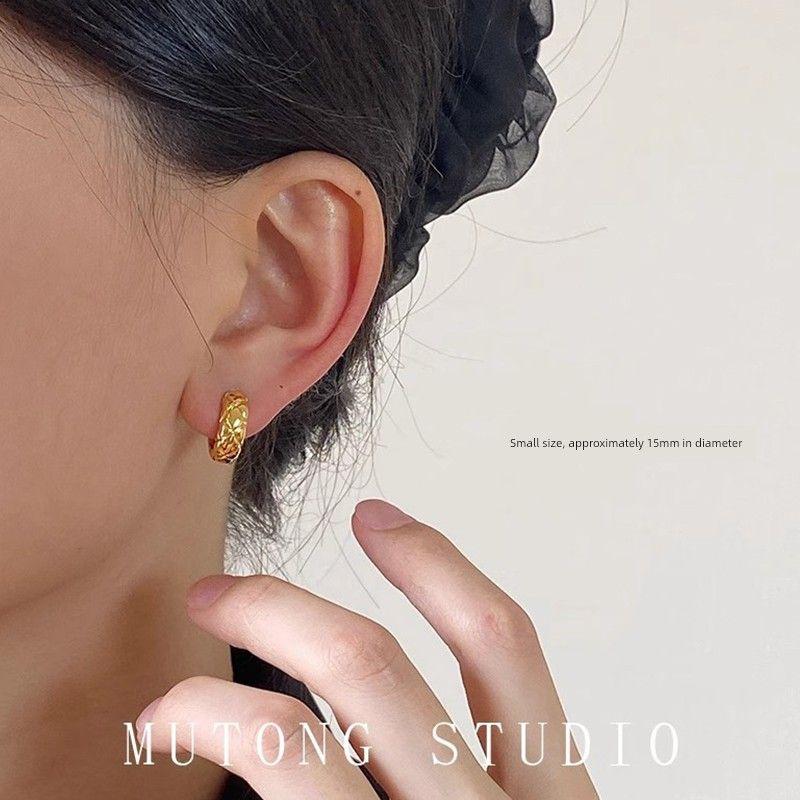 

Classic Style Fashion Gold Quilted Everyday Joker Ear Clip Small Gold Rhombus Earrings