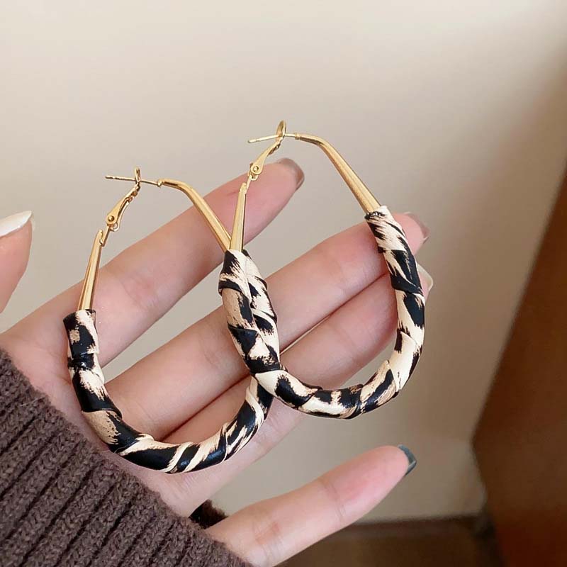 Vintage Metal Leopard Hoop Earrings for Women Simple Gold Big Circle Round Ear Buckle Earrings Jewelry Accessories