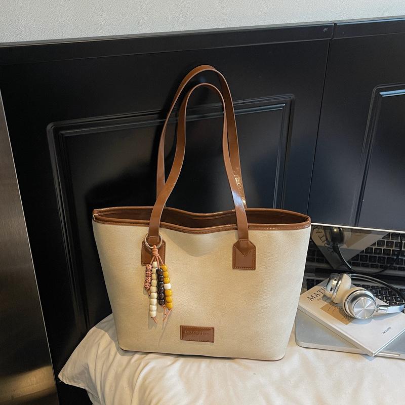 Retro Commuter Large-capacity Underarm Bag Women's New Fashionable and Popular Shoulder Bag Simple Personalized Portable Tote Bag