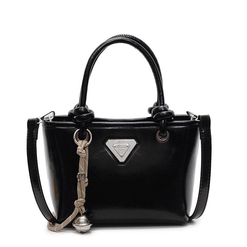 Hot Sale Korean Casual Premium Texture Portable Bucket Bag Simple Trend Fashion Commuter Messenger Bag Women