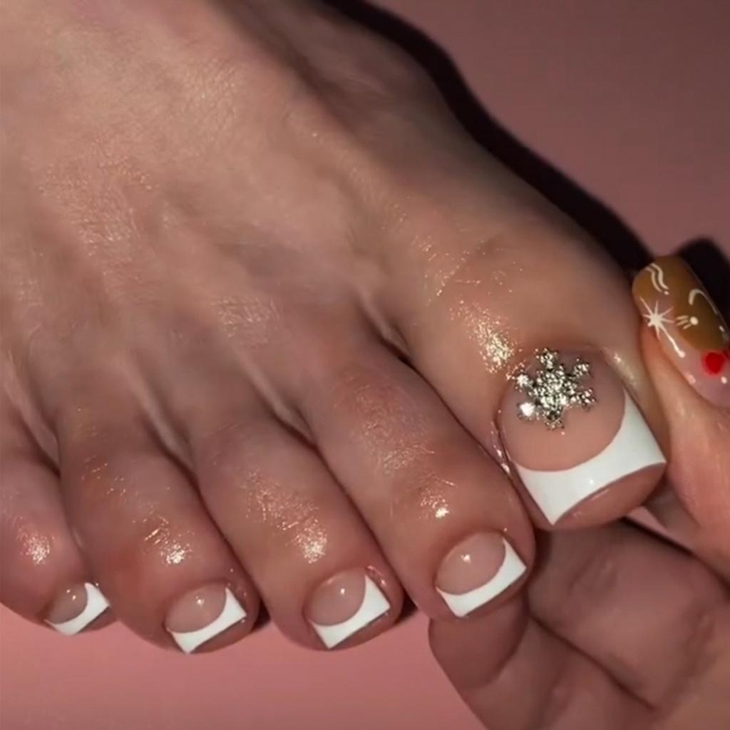 24Pcs White French Toe Nails with Snowflake Rhinestone Elegant Design for Party Wedding Daily Use