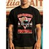 Europäische Größen Klassisches San Francisco Football Helm Grafik mit Roten und Goldenen Details auf einem Schwarzen T-Shirt, Perfekt für Festliche Anlässe