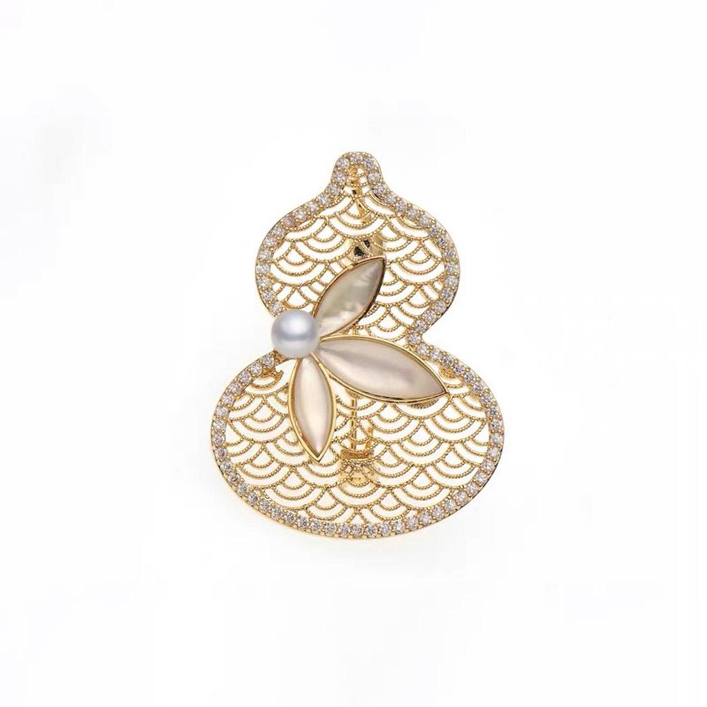 Elegant Tian She Freshwater Pearl Gourd Brooch Sweater Chain for Women - Perfect Valentine's Day Gift.