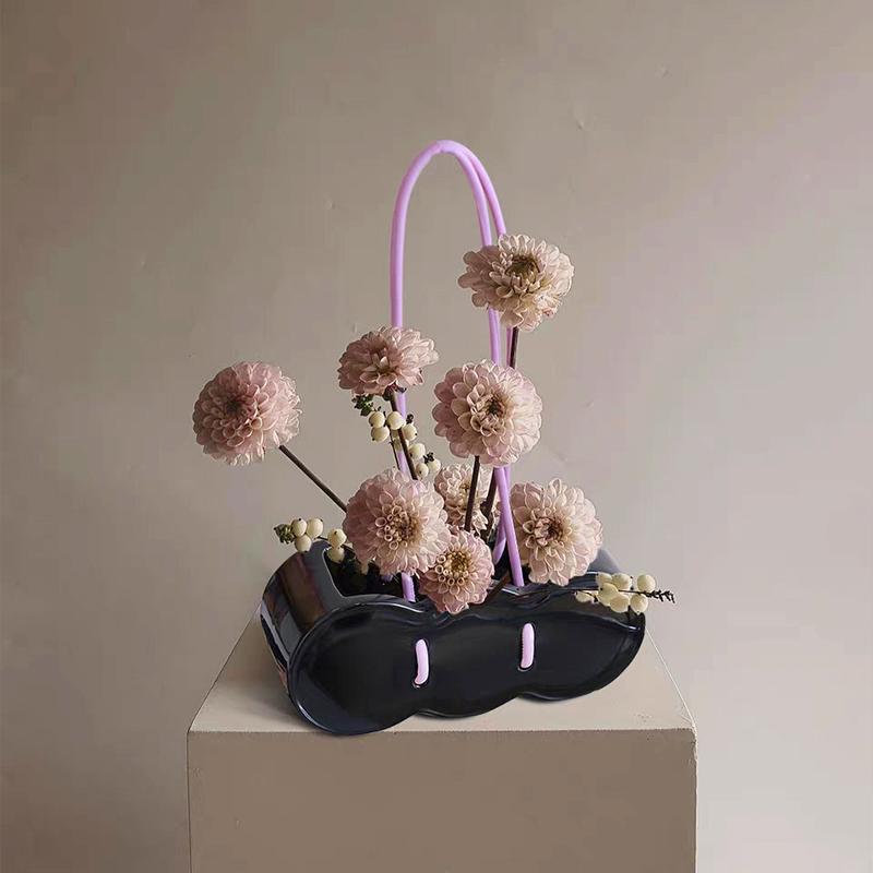1Pc Bag Flower Basket Good-looking Flower Arranging Utensil Companion Gift Ceramic Vase French Style Handheld Vase Gift Wrap