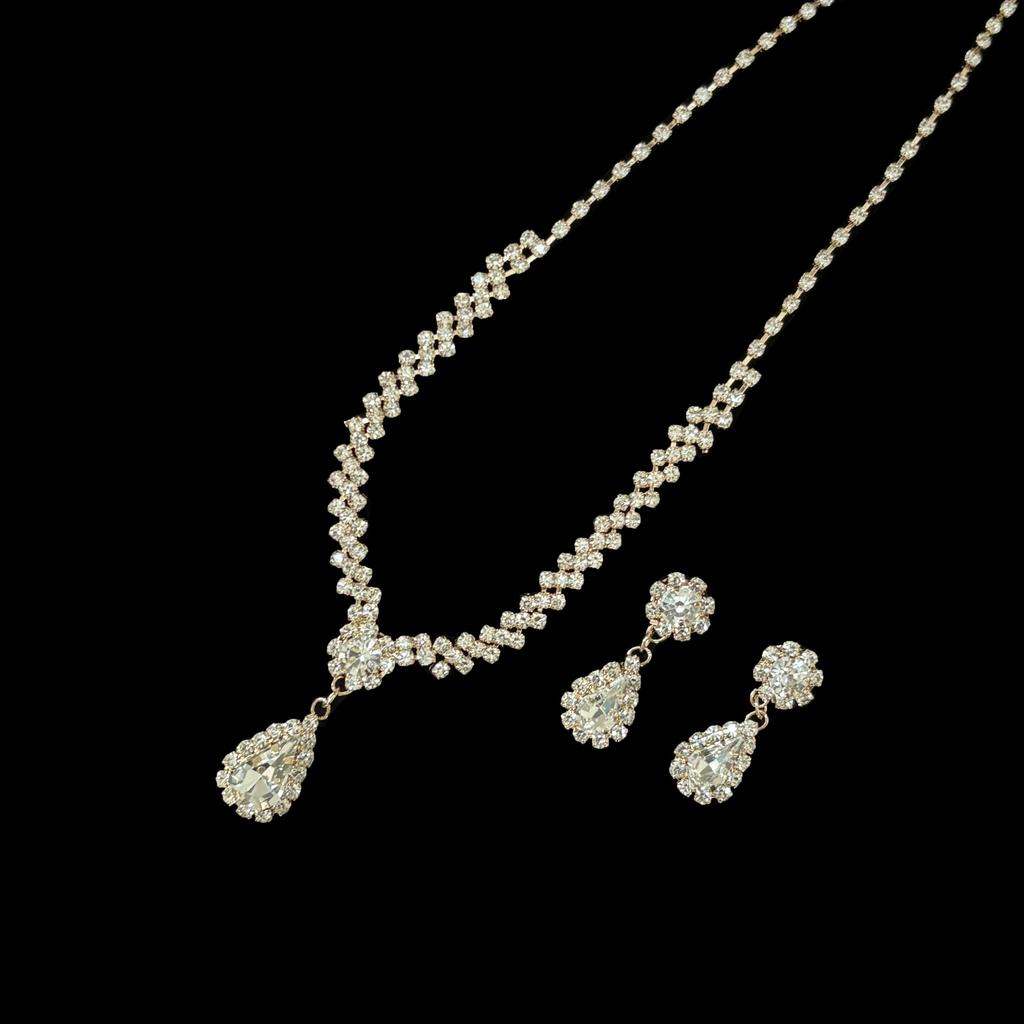 Water Drop V-shaped Fringed Necklace, Stud Earrings, Two-piece Set, European and American Niche Light Luxury Temperament Collarbone Chain