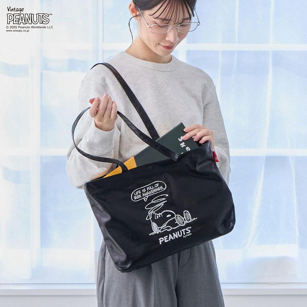 Rootote Snoopy Embroidered Horizontal Shoulder Tote Bag, Lightweight, IP A4 Size, Archacle Wide, Metallic, Peanuts-0Q 8445 (01 Black)