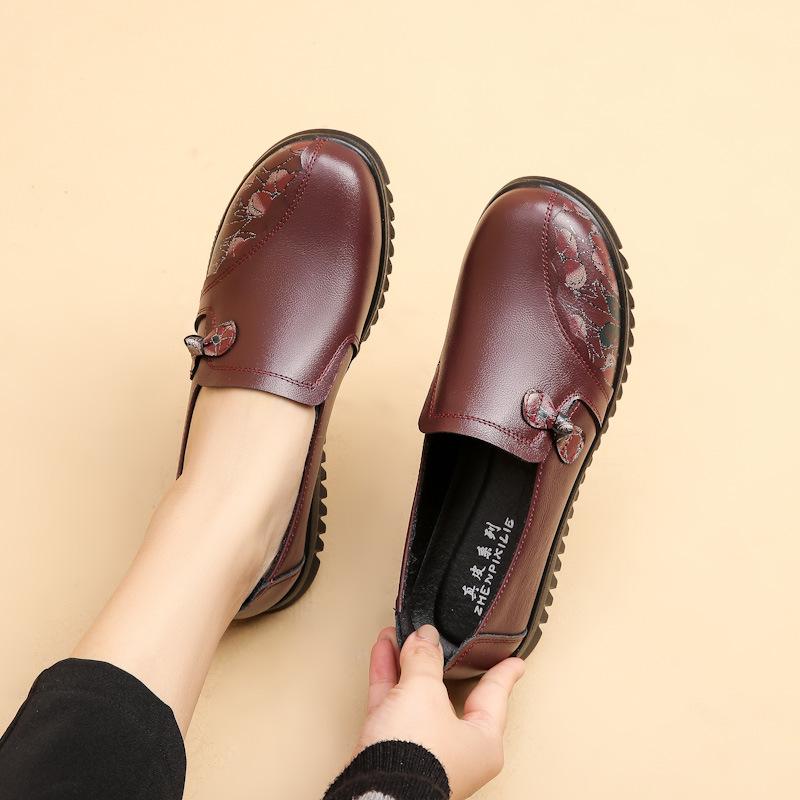 2023 Genuine Leather Soft Sole Women's Flat Shoes – Comfort & Non-Slip for Middle-aged & Elderly