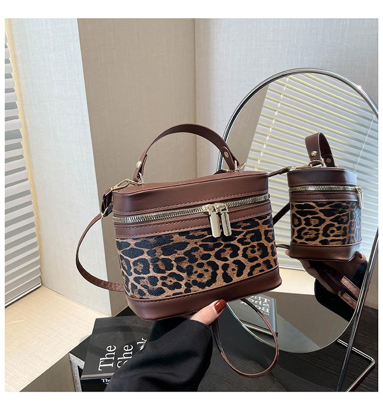 

популярное сочетание цветов, персонализированный матовый и популярный тренд, дизайн с леопардовым принтом, текстура, наплечная сумка-бокс кроссбоди, маленькая квадратная сумка для женщин