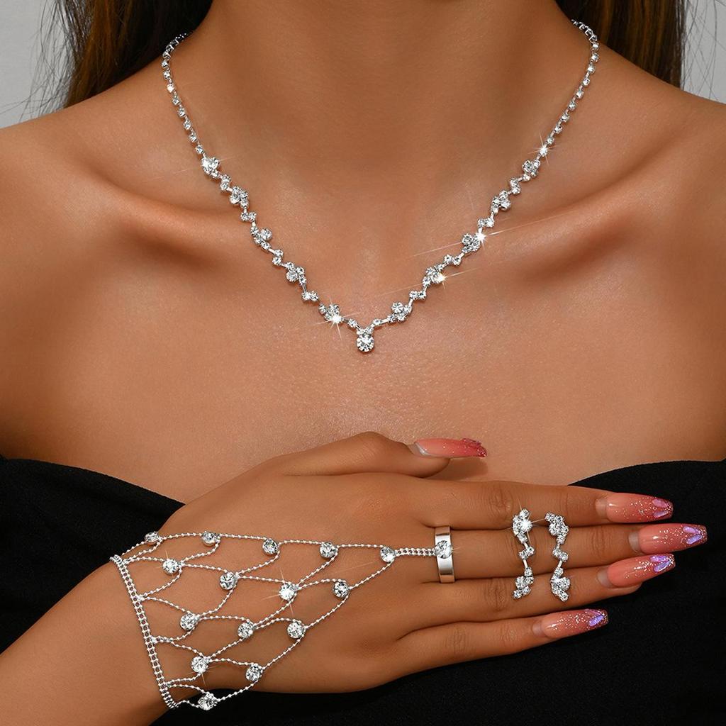 Elegant Bridal Necklace and Earring Set: Fashionable and Versatile Jewelry