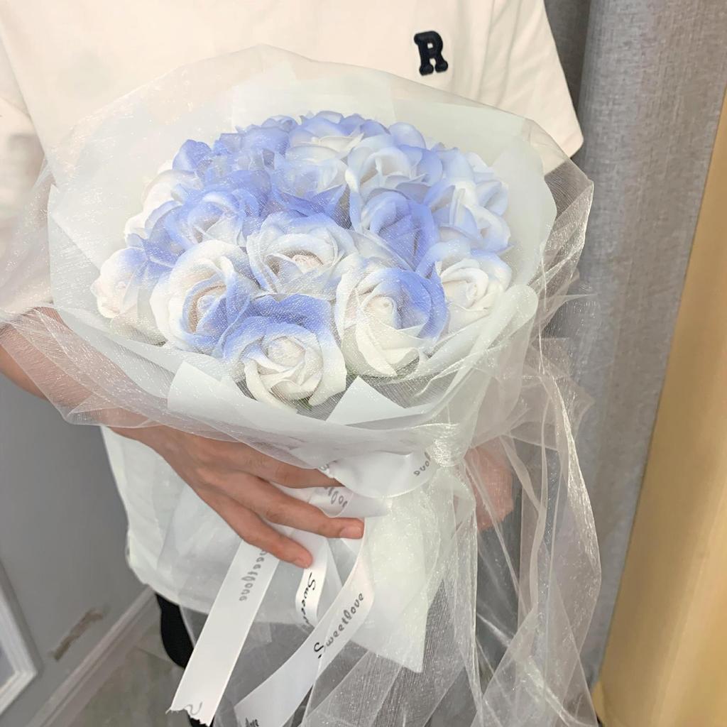 Seifenstrauß mit blauen Rosen in Crushed-Eis-Optik – Valentinstags- oder Geburtstagsgeschenk für Freund/Freundin