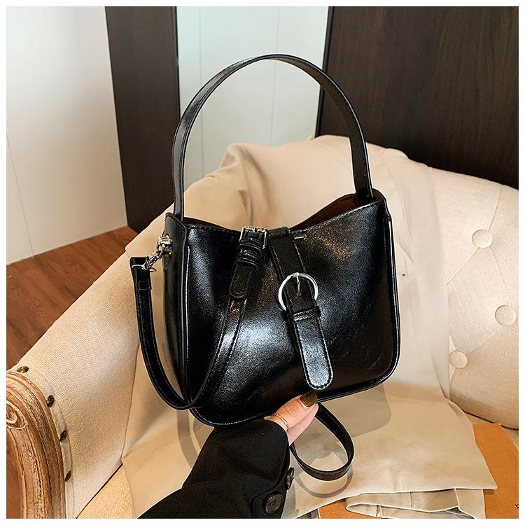 Simple and fashionable portable small square bag, new trend texture versatile solid color versatile mother and child bag women's bag