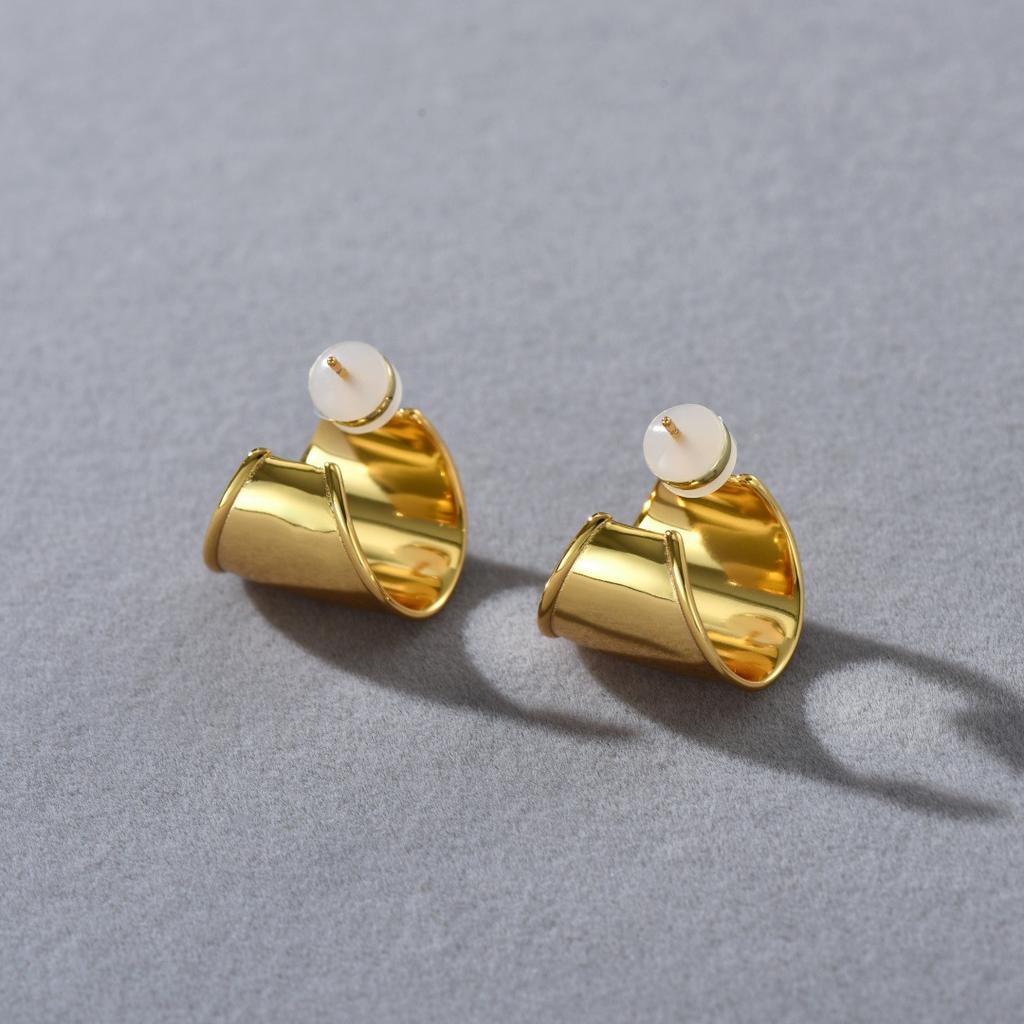 Nischen Design Schwere Industrie Fortgeschrittener Metall Kupferbeschichtet 18 Karat Echtsilber Breite Edition Schmuck S925 Silberne Nadel Ohrringe Temperament Ohrringe