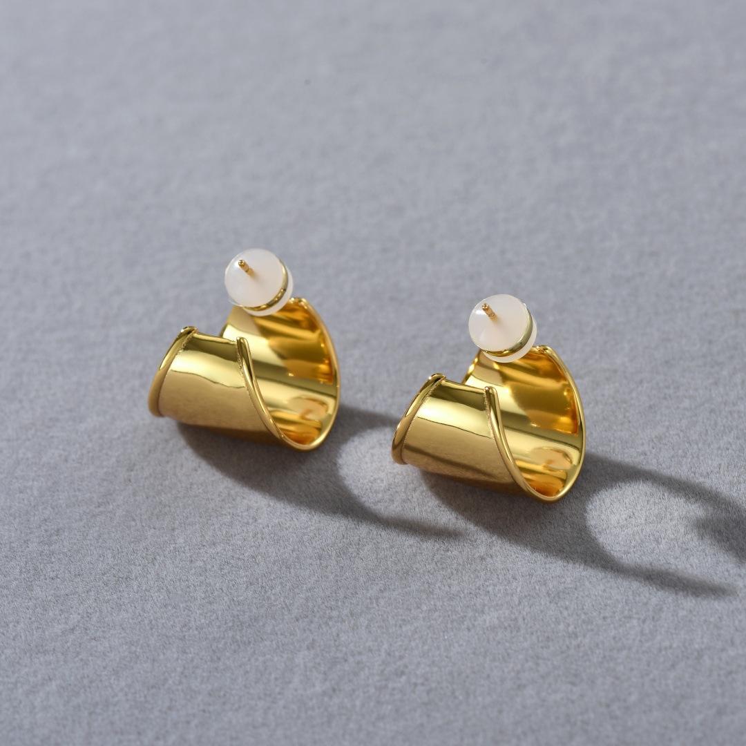 

Niche Design Heavy Industry Advanced Metal Copper Plated 18K Real Gold Wide Edition Jewelry S925 Silver Needle Earrings Temperament Earrings