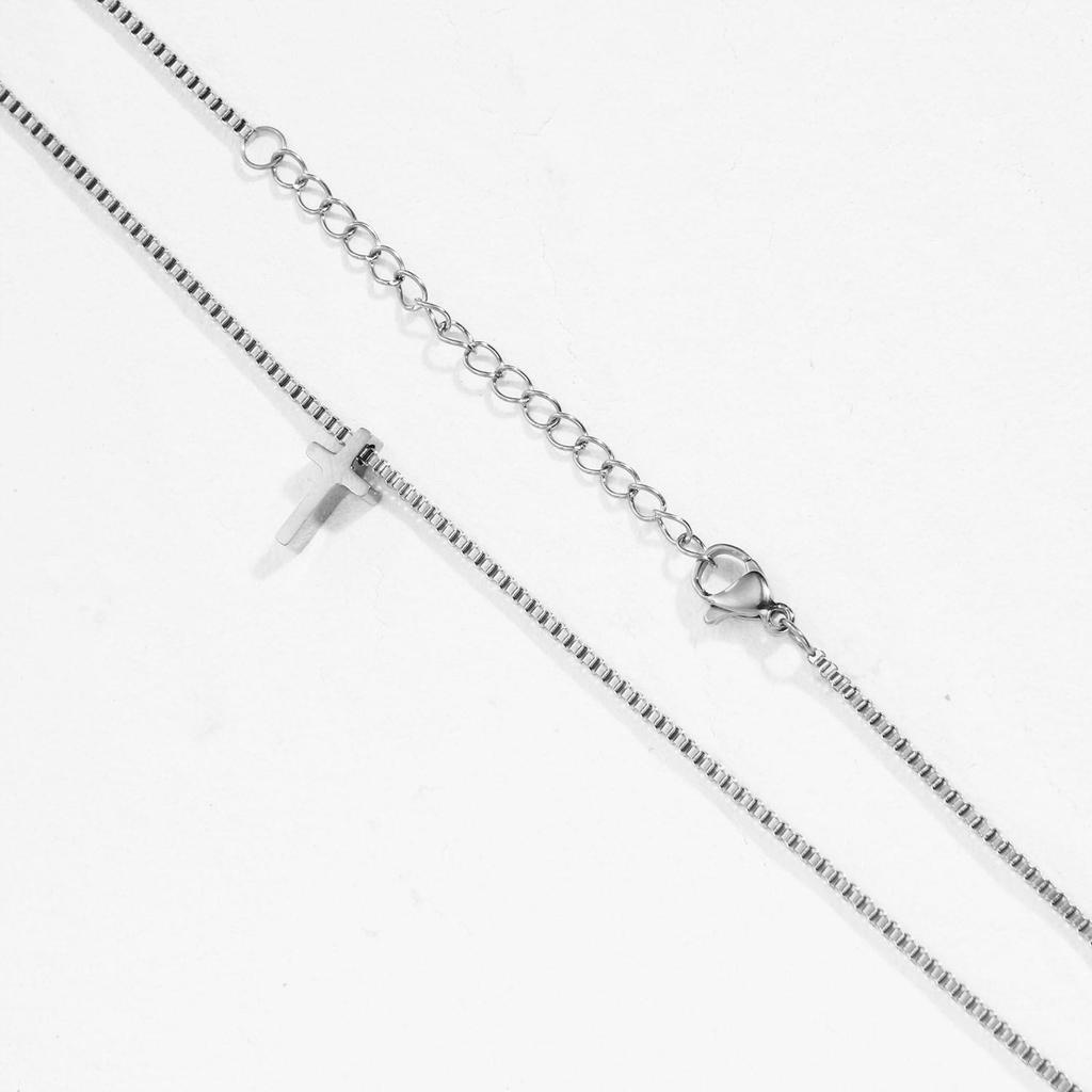 Women's Stainless Steel Cross Necklace: Simple, Versatile, and Colorfast Clavicle Chain - Perfect for Layering.