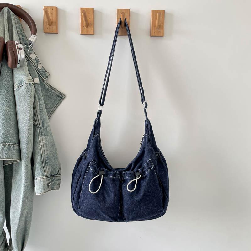 

Осень 2025 новая джинсовая плиссированная сумка большой вместимости студенческая сумка-мессенджер для девочек текстурная нишевая сумка на плечо темно-синий