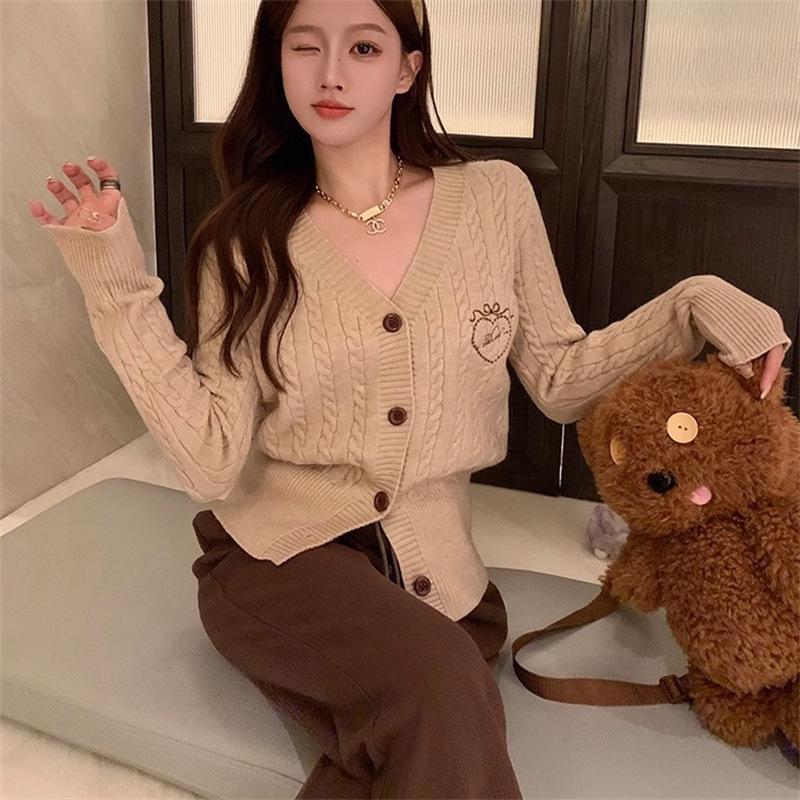 2024 Autumn/Winter Women's Embroidered Preppy Thick Cable Knit Cardigan - Versatile Design