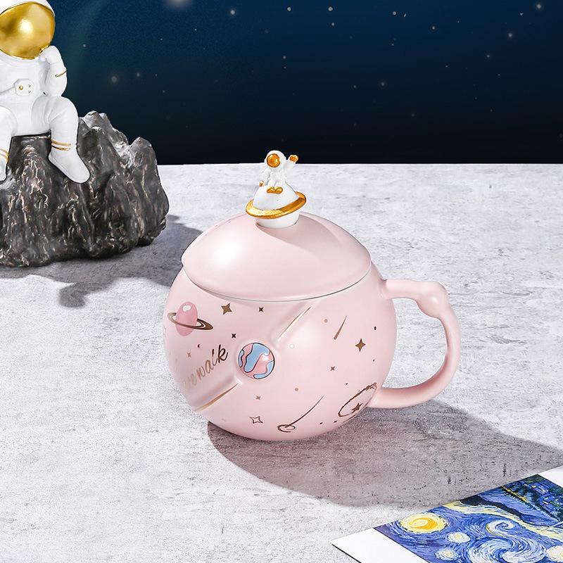 

Креативная кружка-астронавт, керамическая кружка «Звездное небо» с крышкой и ложкой, кружка большой вместимости 401-500ml