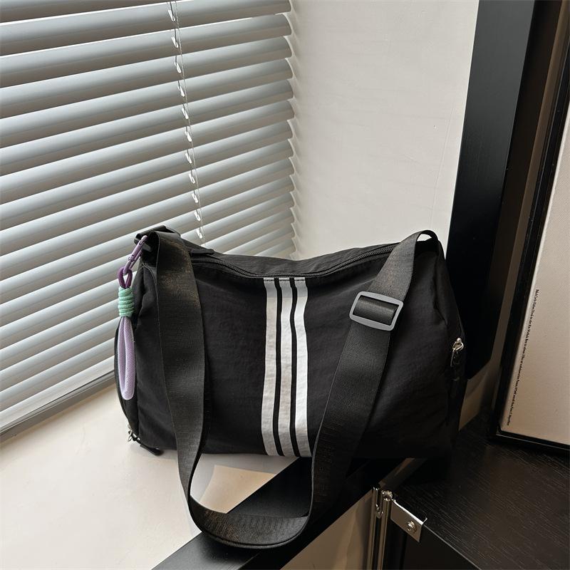 New fashionable contrasting color Oxford cloth casual simple large capacity shoulder messenger bag commuter light travel bag