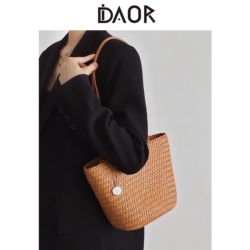 

Daor Vegetable Tanning Leather Hand-Woven Tote Bag Female 2025 Summer New Arrival Casual Vegetable Basket Shoulder Underarm Bag Pretty Milk tea color