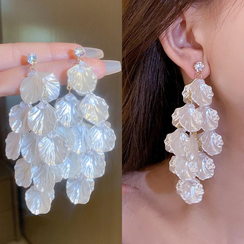 Sophisticated Silver Pearl Seashell Tassel Earrings: Elegant Light Luxury Dangle for Women