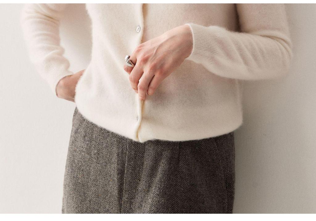 Women's Age-Reducing Cashmere Cardigan – Cozy Autumn/Winter Knit with Stand-Up Collar & Buttons