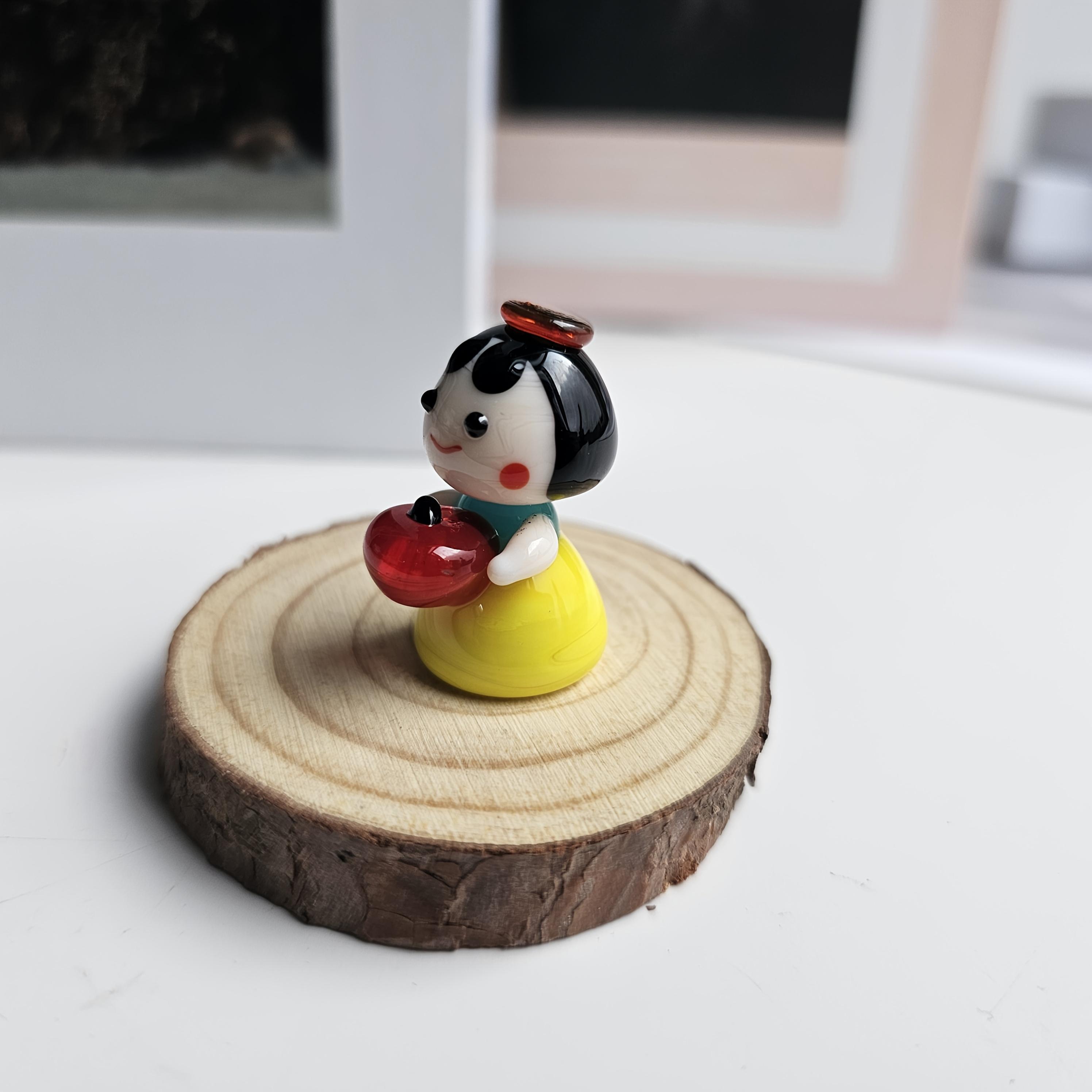 

Стеклянное украшение ручной работы, Очаровательная маленькая девочка с яблоком, Художественное украшение, Идеально для декора кабинета/гостиной/спальни, Не требует зарядки Snow White