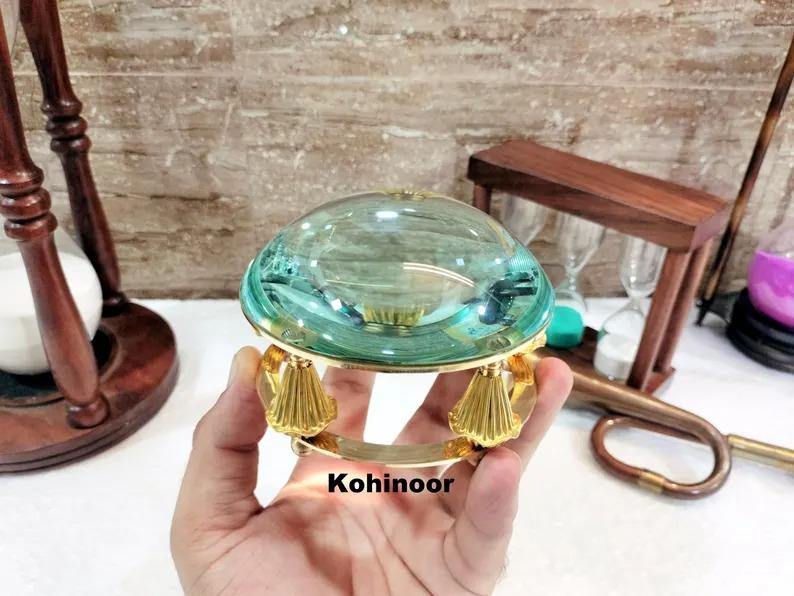 

Brass Paperweight Magnifying Glass: Desktop Reader, 4-Inch золотий