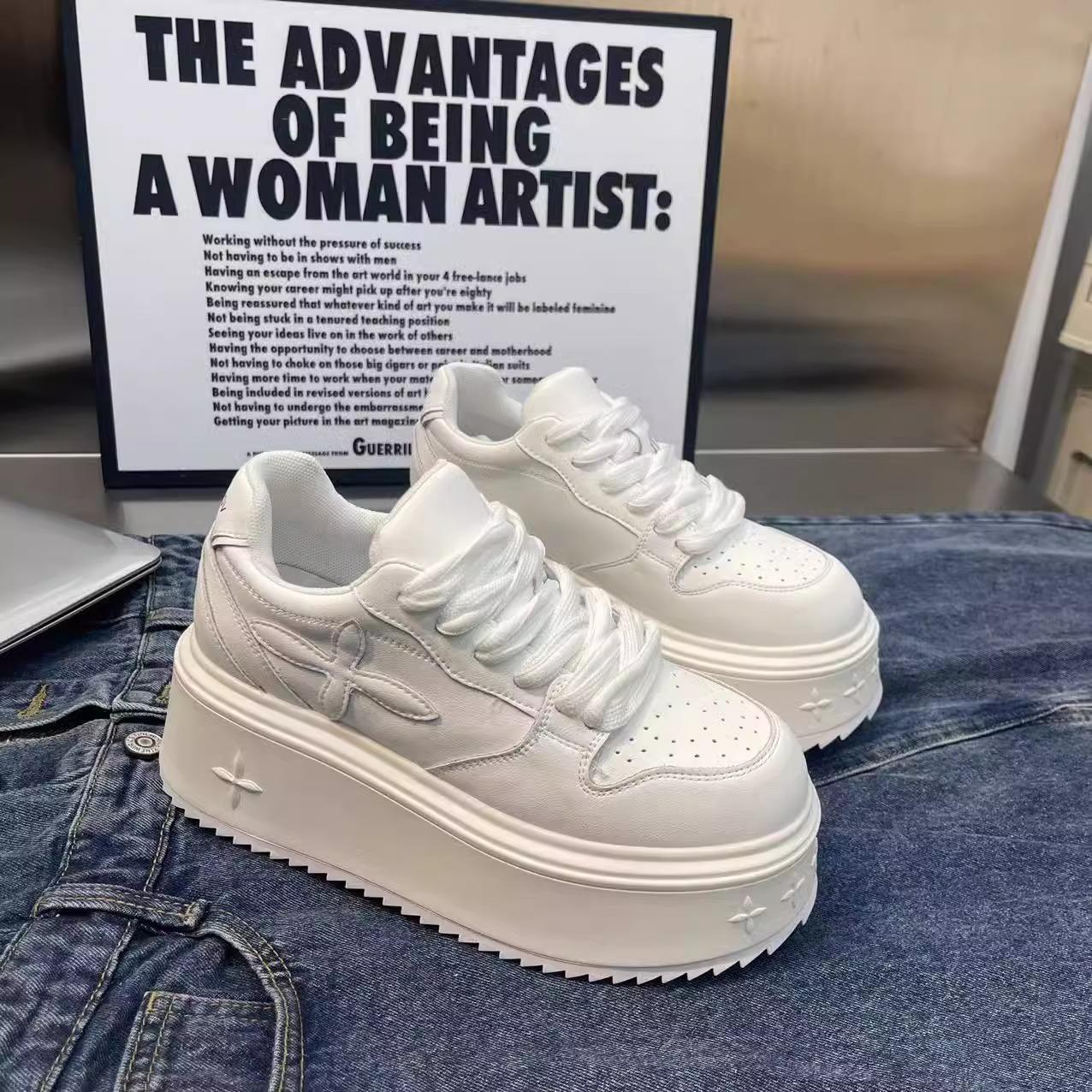 

Platform white shoes women s 2025 autumn and winter new versatile small height-increasing muffin shoes lightweight casual sports board shoes 40
