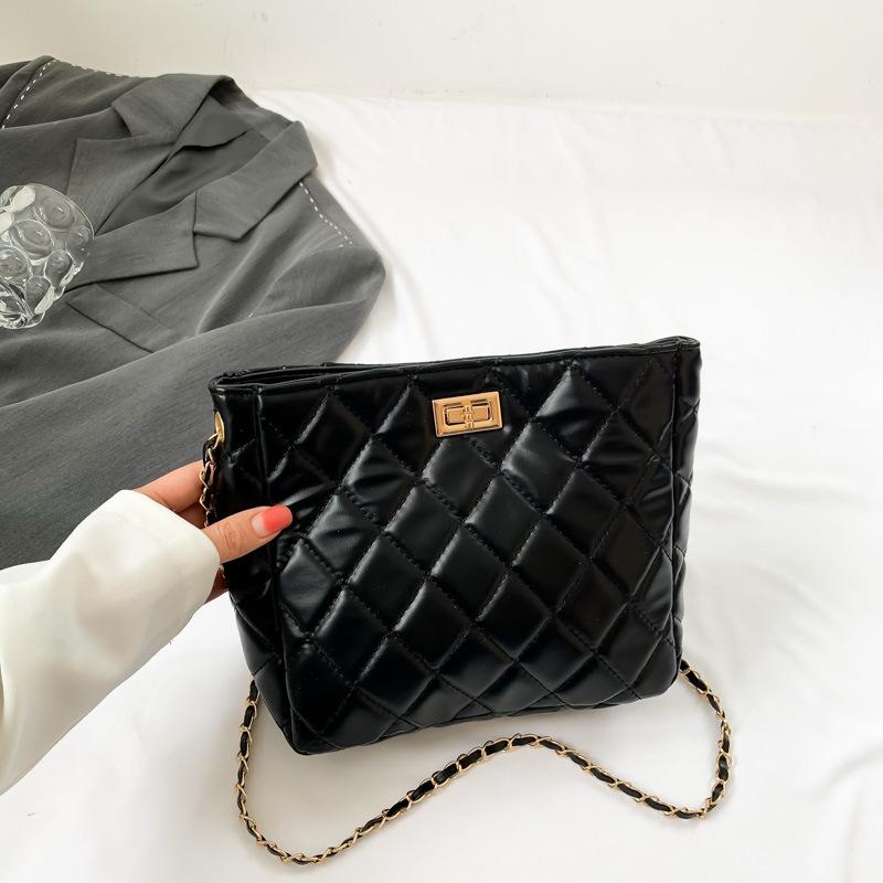 

This year s popular bag 2025 new high-end summer solid color versatile shoulder bag diamond chain crossbody bucket bag чорний