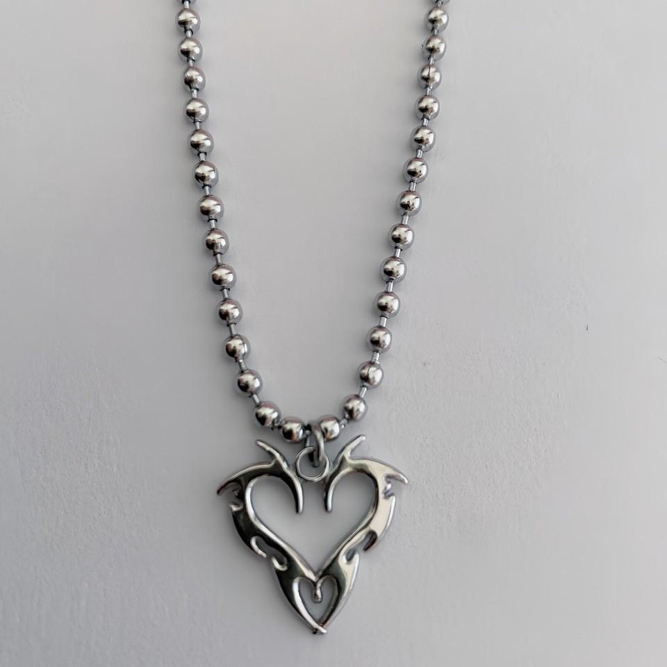 Titanium Steel Vintage Heart Pendant Necklace For Women With Geometric Design And Cross Chain