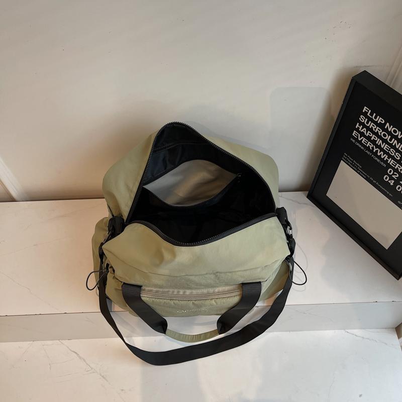 Große Kapazität Reise-Duffelbag mit Reißverschlusstasche vorne Mehrere Fächer Lässige Weekender-Tasche